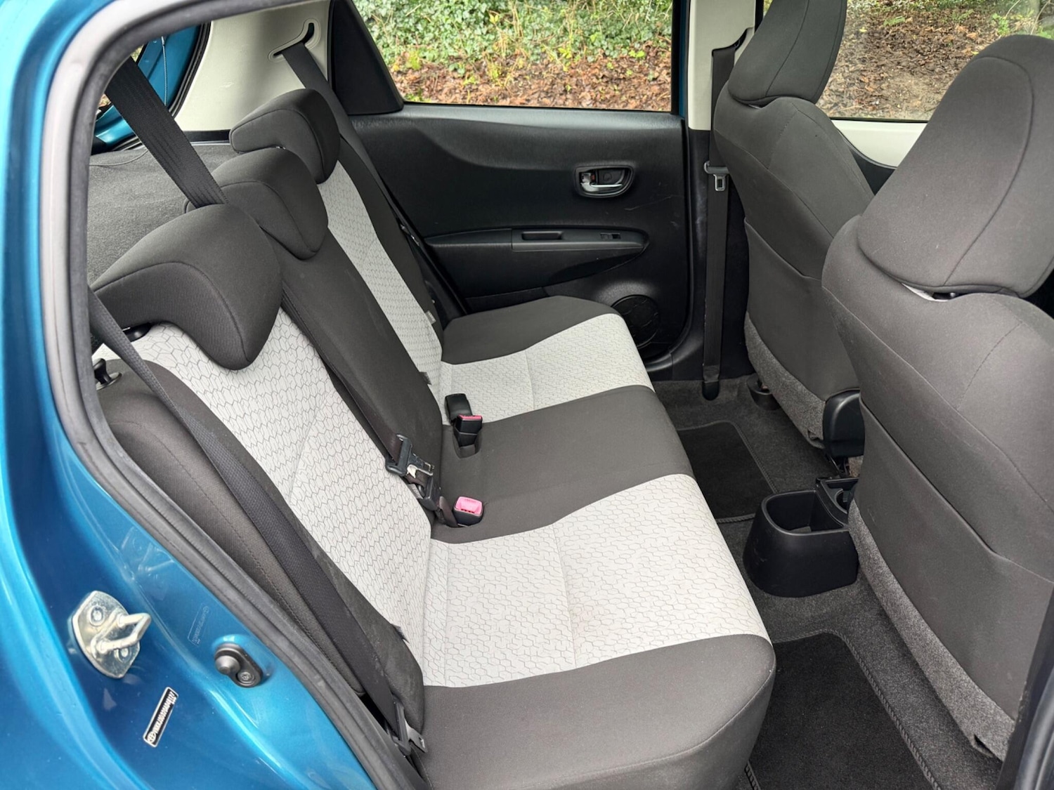 Used Toyota Yaris 2012 for sale - 77215689: Photo 23