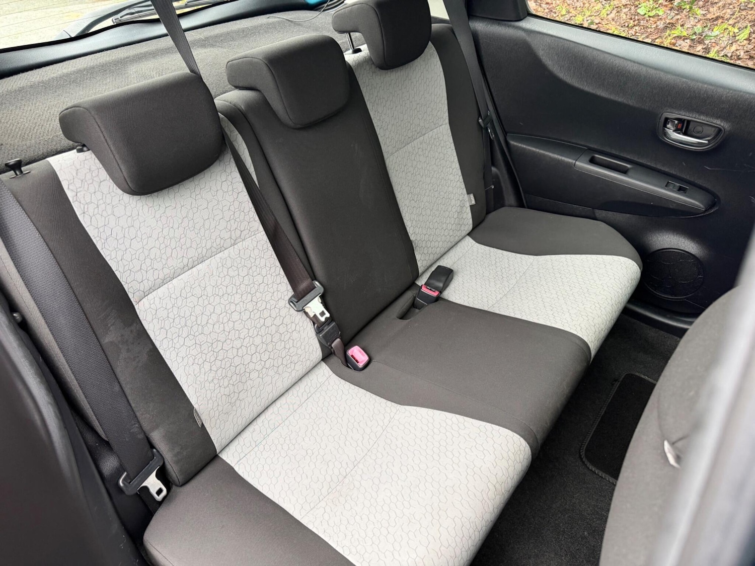 Used Toyota Yaris 2012 for sale - 77215689: Photo 24