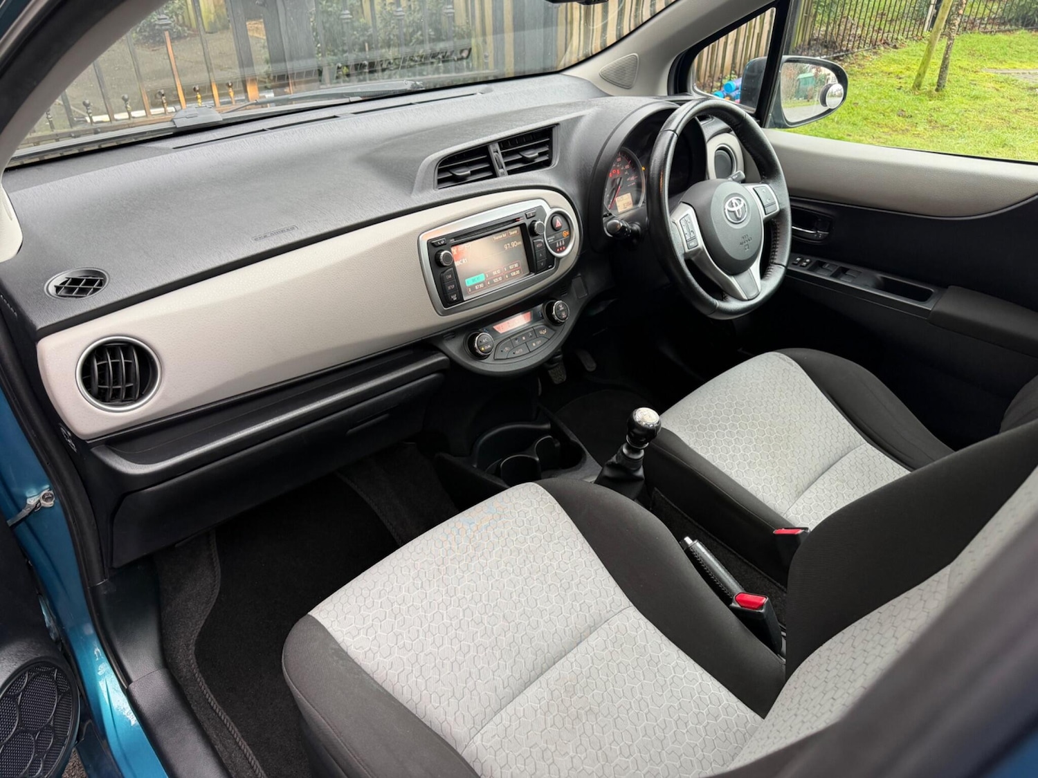 Used Toyota Yaris 2012 for sale - 77215689: Photo 28