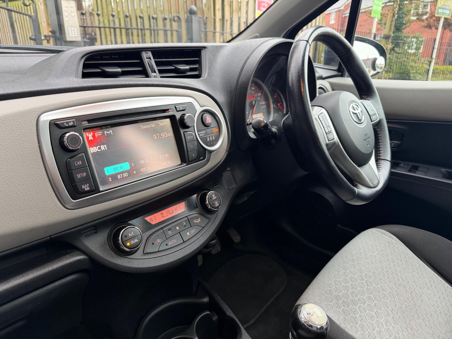 Used Toyota Yaris 2012 for sale - 77215689: Photo 31