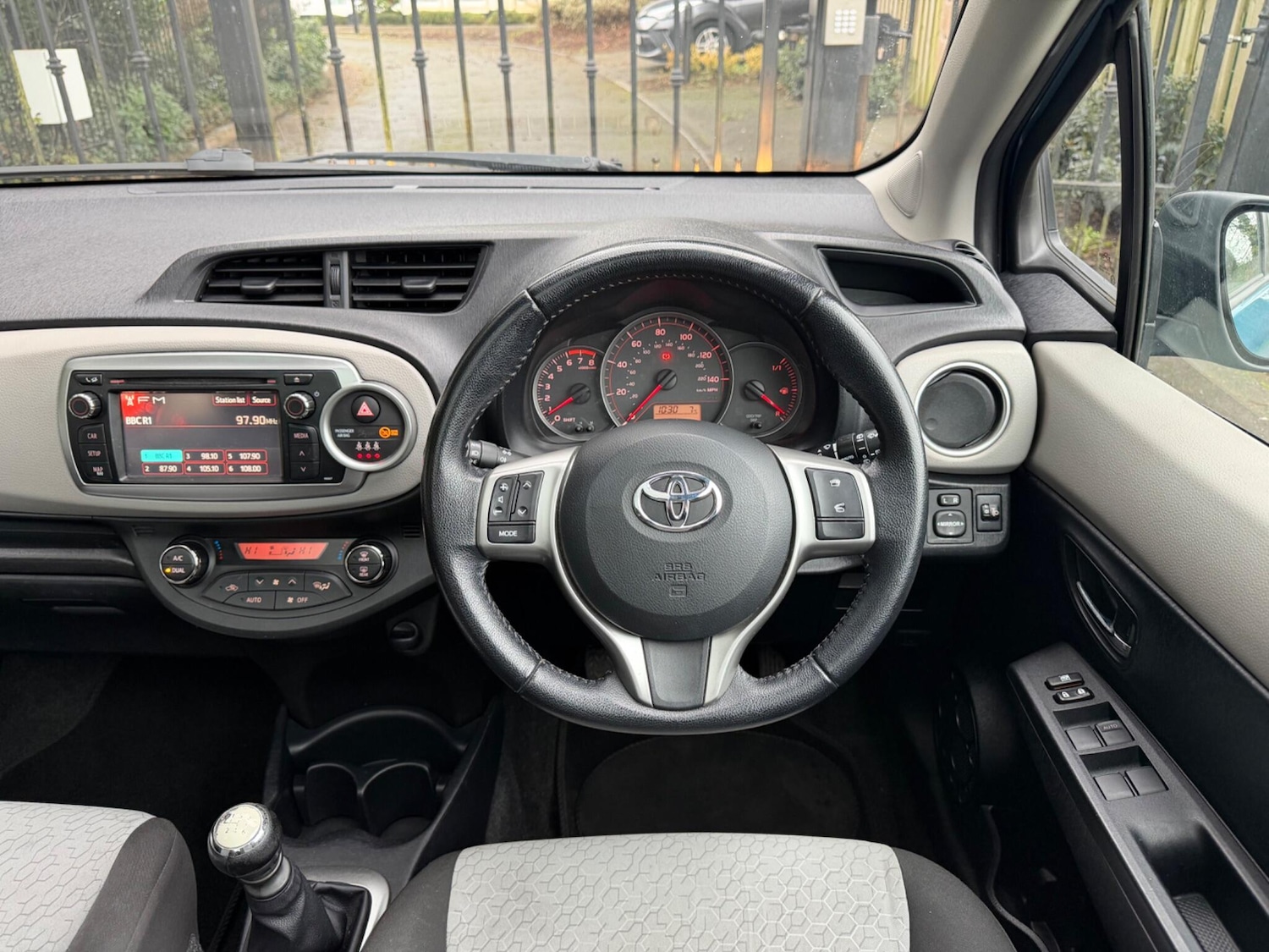 Used Toyota Yaris 2012 for sale - 77215689: Photo 33