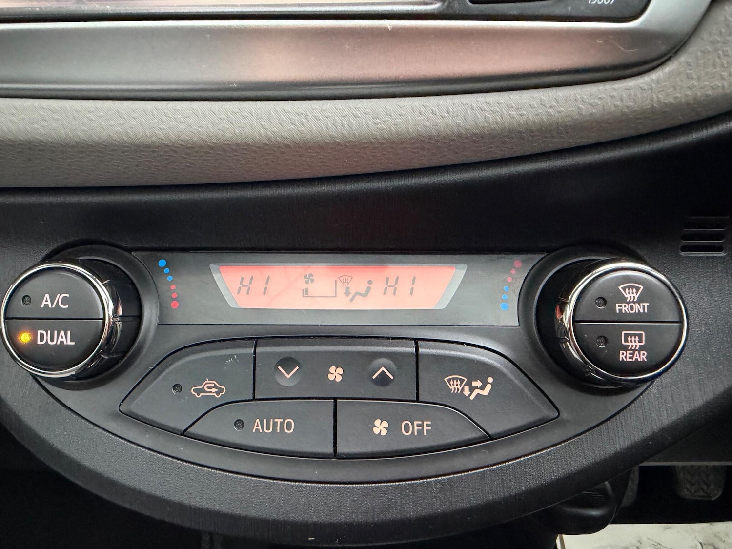 Used Toyota Yaris 2012 for sale - 77215689: Photo 38