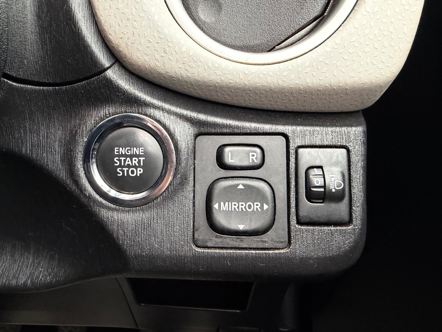 Used Toyota Yaris 2012 for sale - 77215689: Photo 43