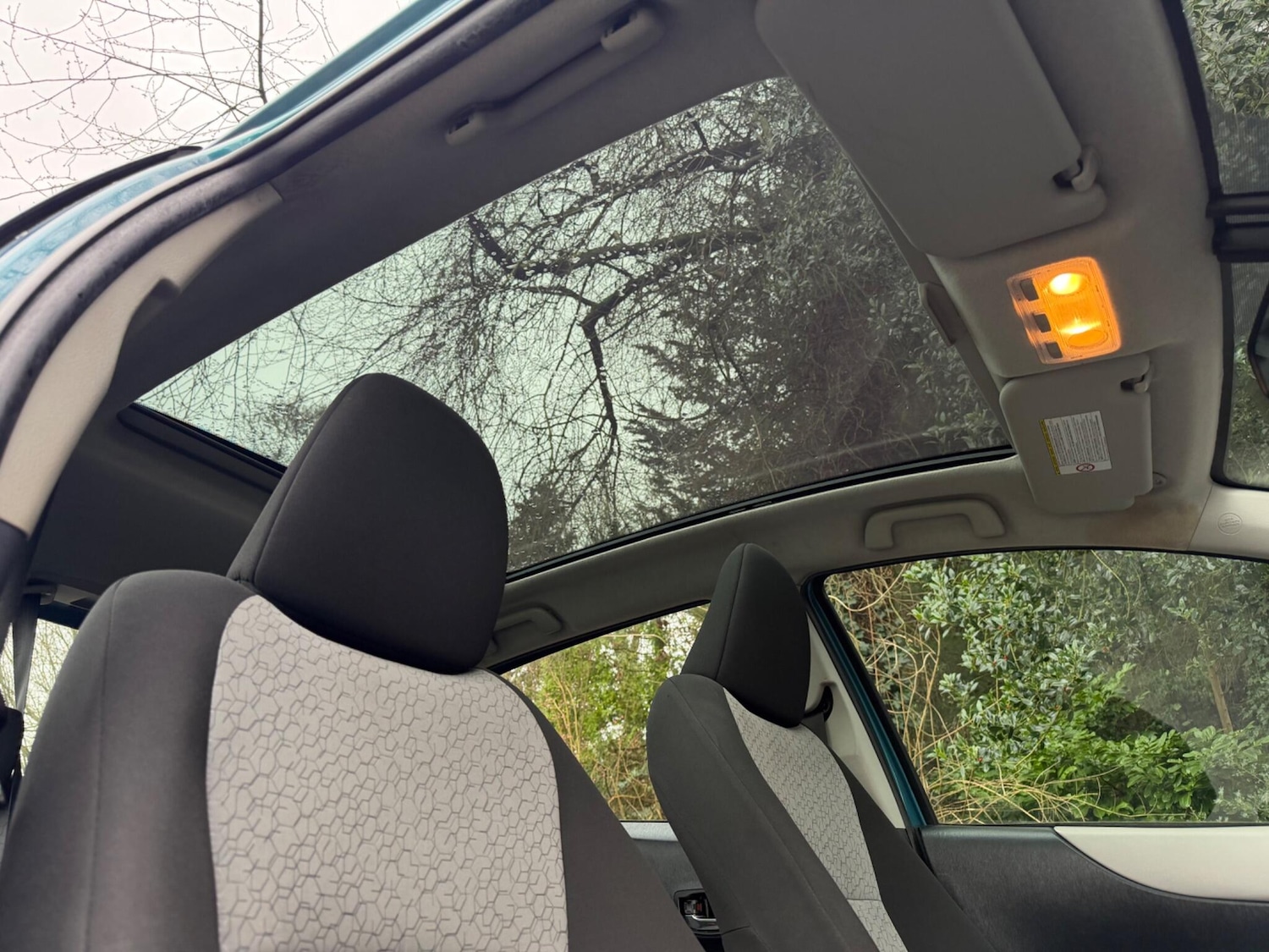 Used Toyota Yaris 2012 for sale - 77215689: Photo 45