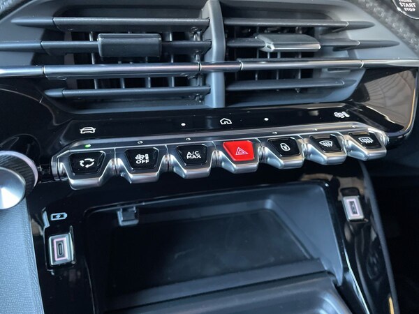 Used Peugeot 2008 2025 for sale - 76079087: Photo 40