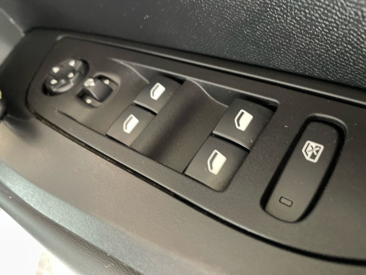 Used Peugeot 2008 2022 for sale - 76870163: Photo 24