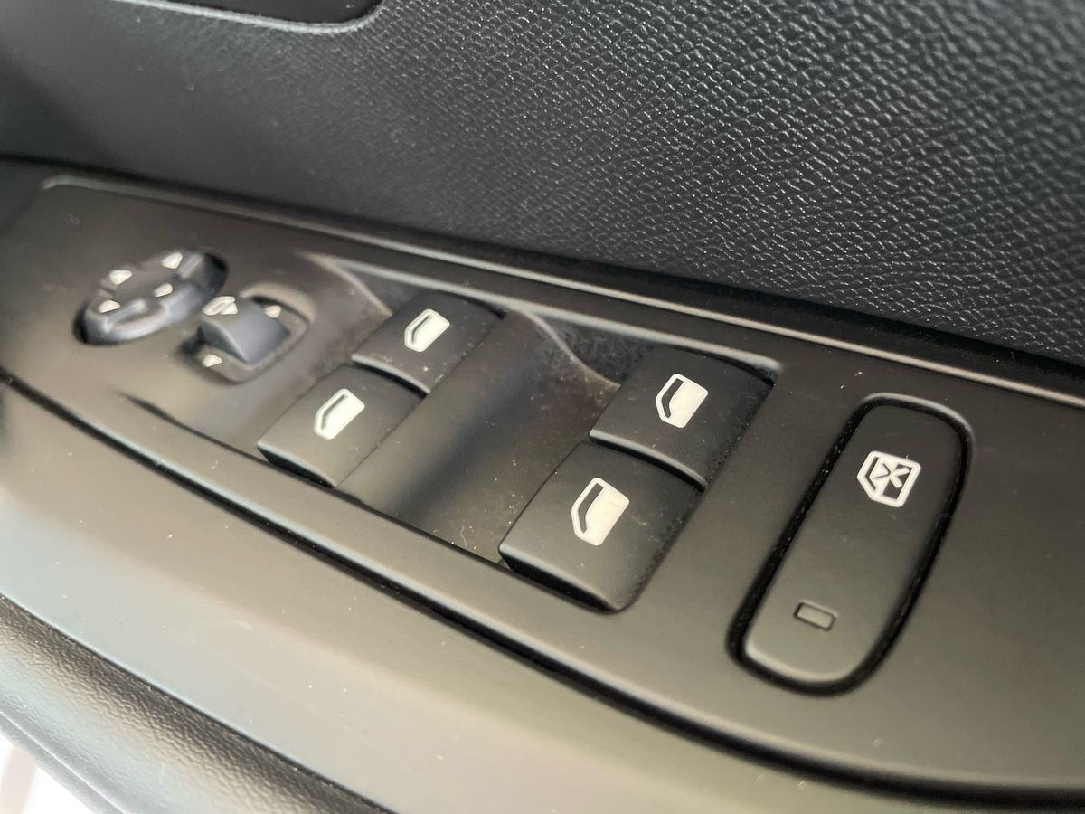 Used Peugeot 208 2021 for sale - 76868881: Photo 24