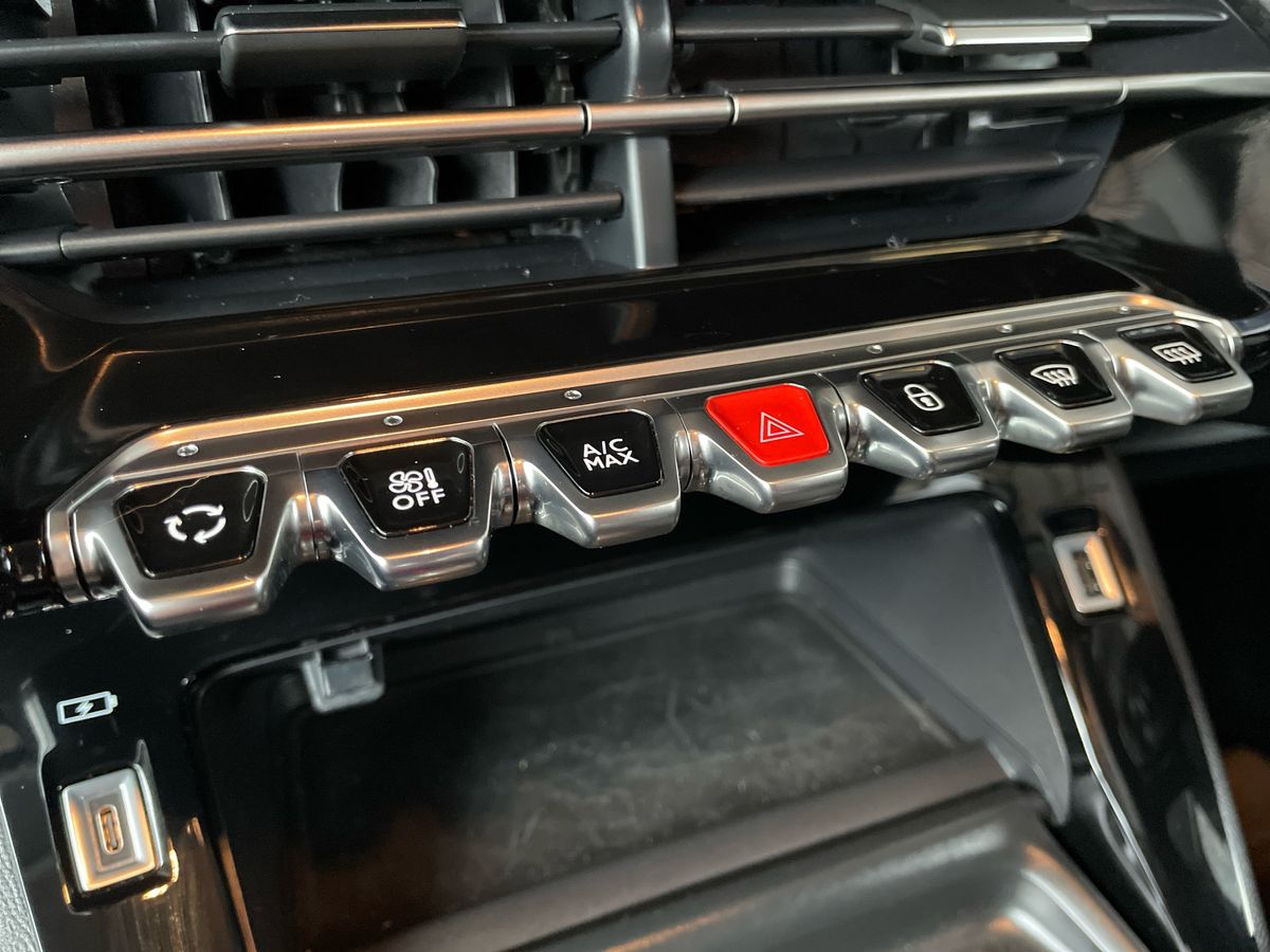 Used Peugeot 208 2023 for sale - 77885409: Photo 38