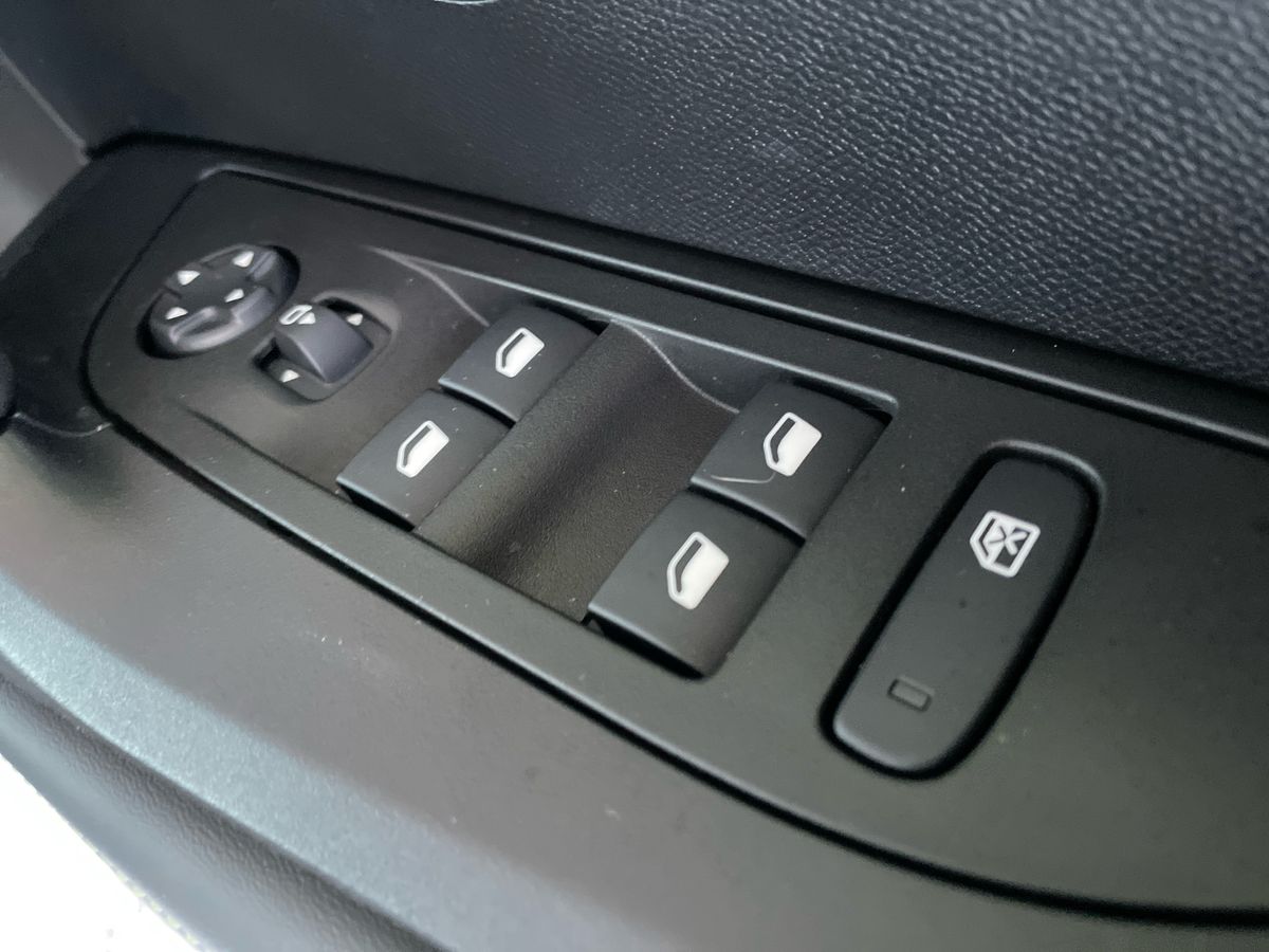 Used Peugeot 2008 2023 for sale - 76355210: Photo 24