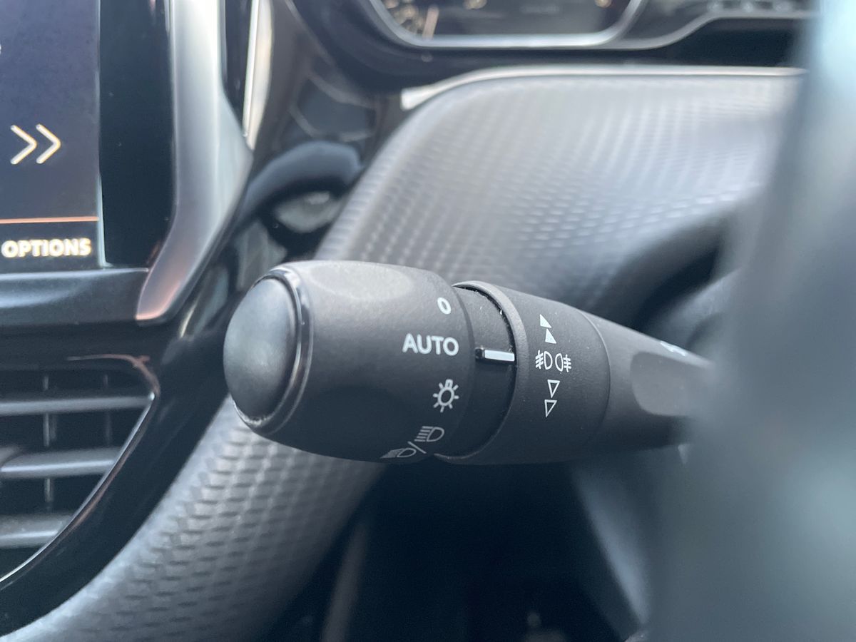 Used Peugeot 2008 2019 for sale - 76999437: Photo 37