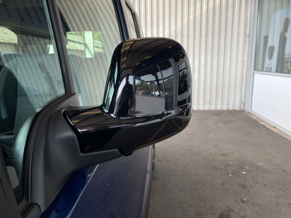 Vehicle 29