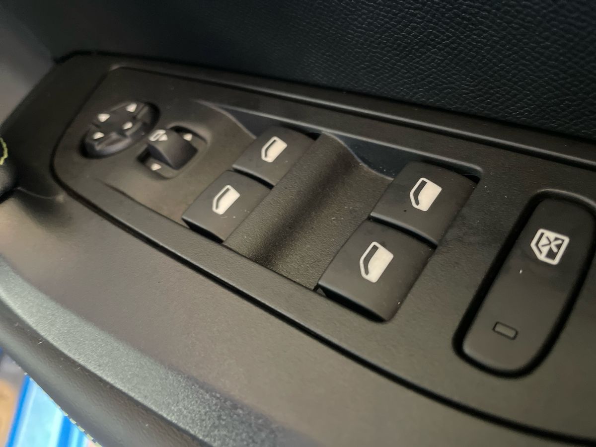 Used Peugeot 2008 2023 for sale - 77634680: Photo 24