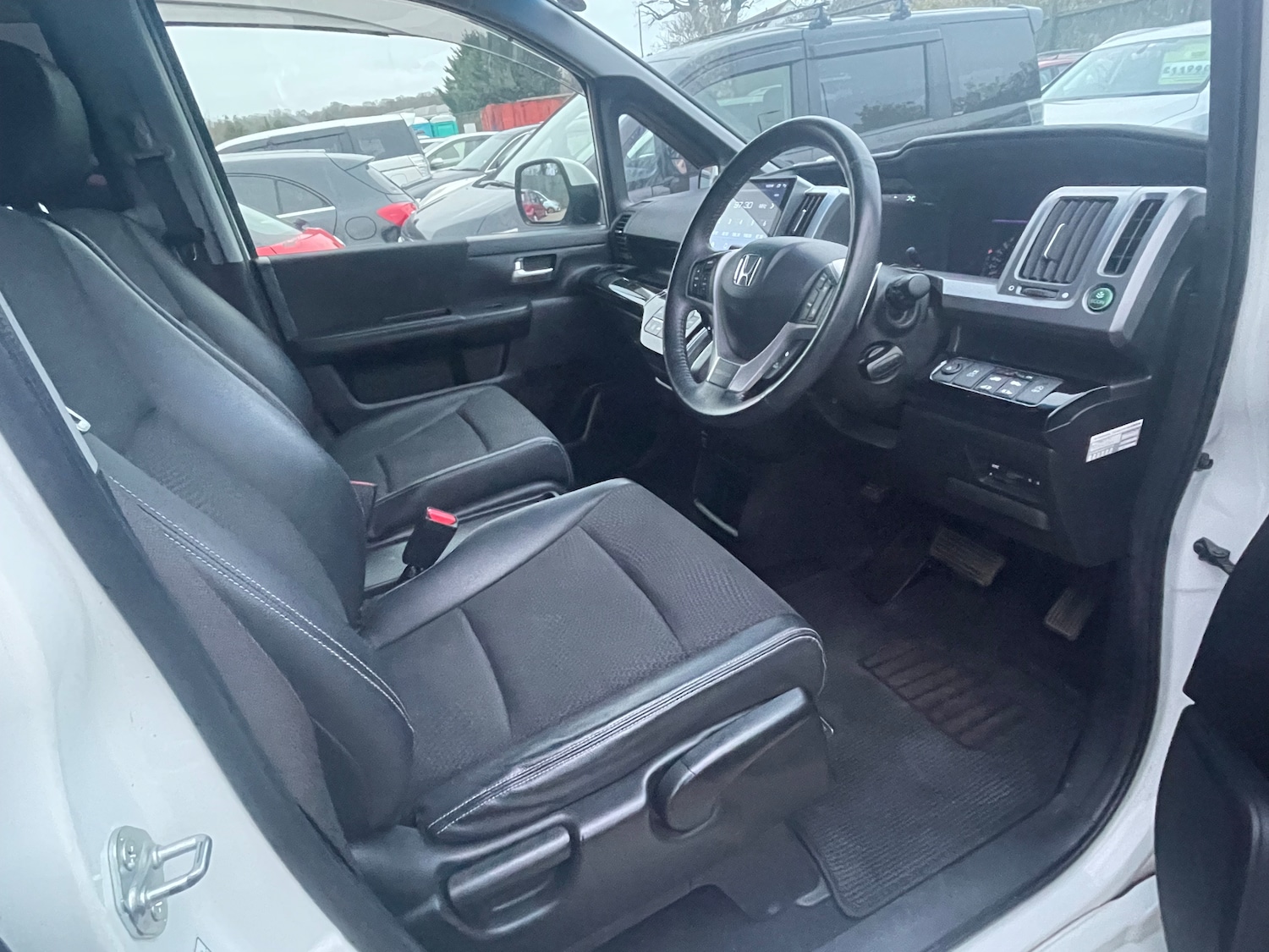 Used Honda Stepwagon for sale - 77060494: Photo 13