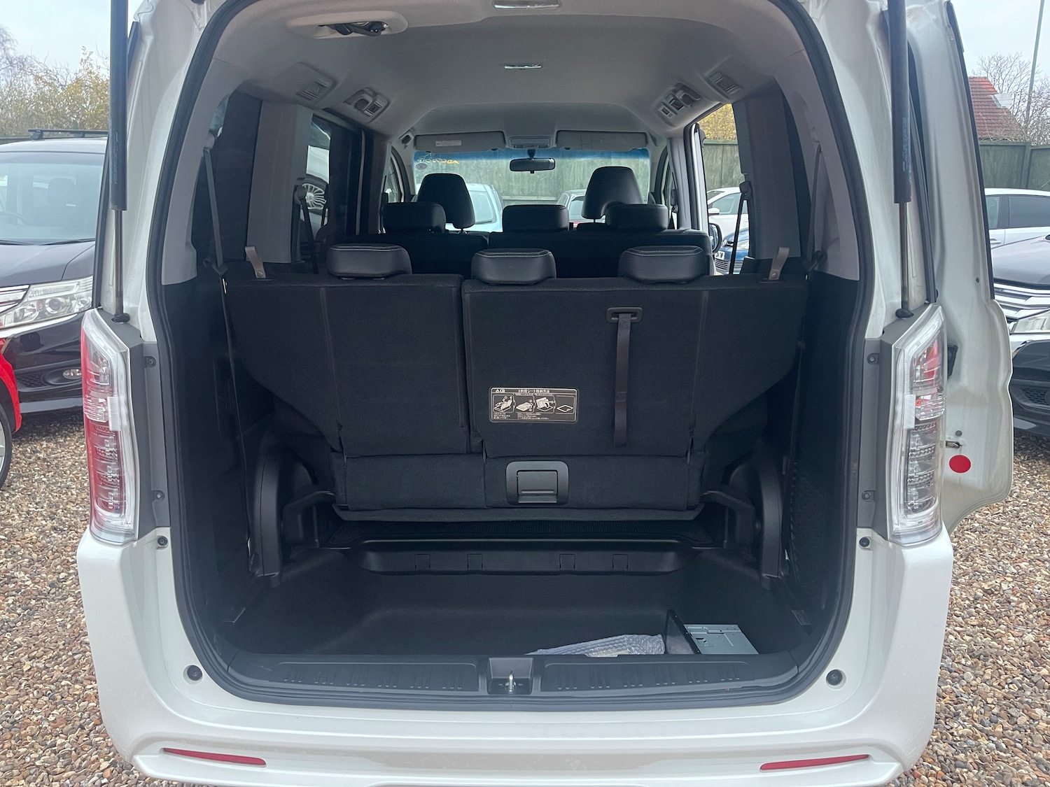 Used Honda Stepwagon for sale - 77060494: Photo 18