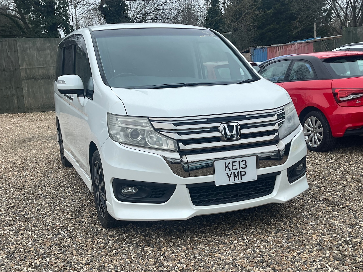 Used Honda Stepwagon for sale - 77060494: Photo 2