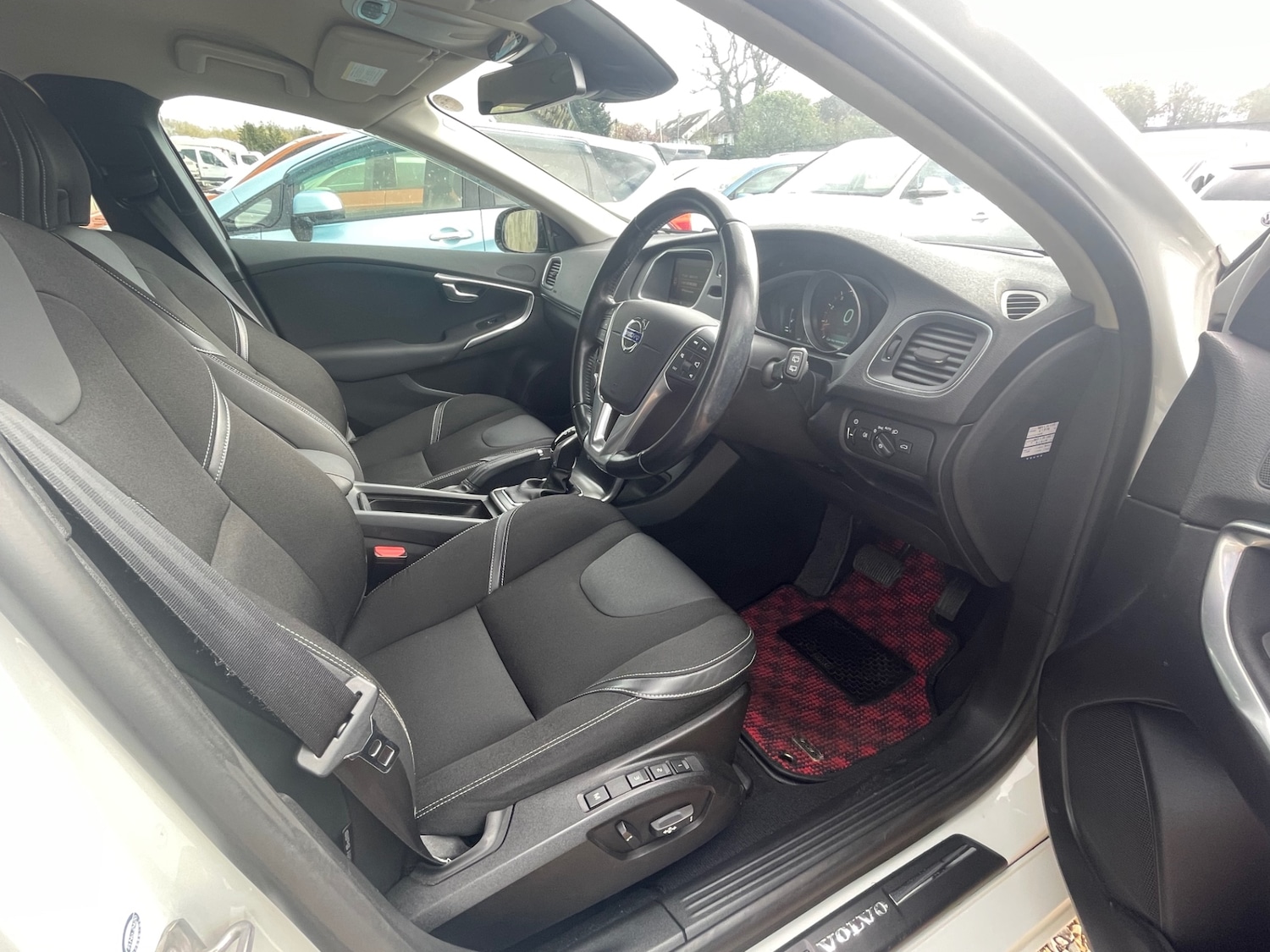 Used Volvo V40 2014 for sale - 78139470: Photo 14