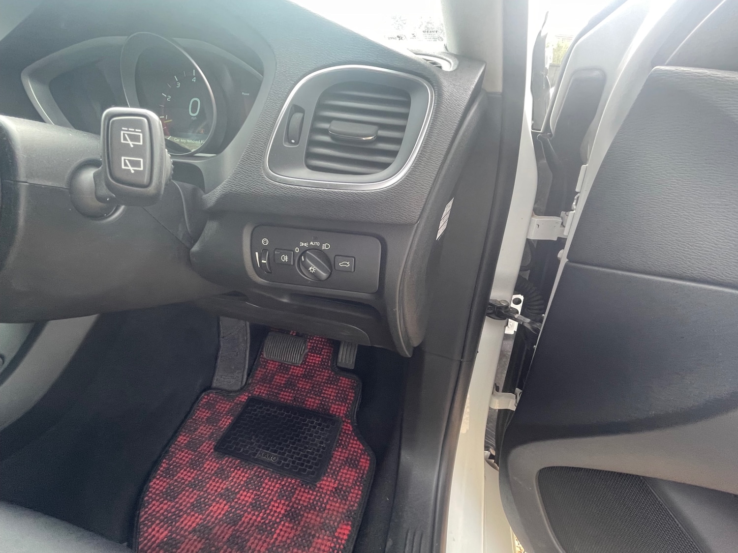 Used Volvo V40 2014 for sale - 78139470: Photo 16