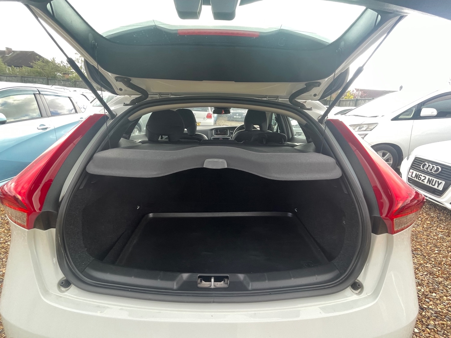 Used Volvo V40 2014 for sale - 78139470: Photo 25