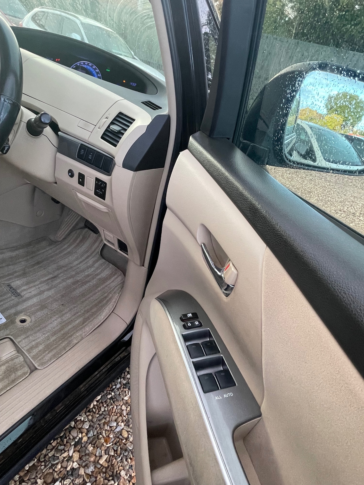 Used Toyota Estima 2012 for sale - 76097171: Photo 14