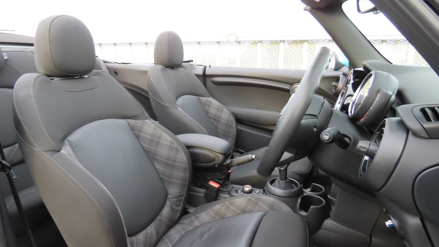 Used MINI Convertible 2018 for sale - 76460047: Photo 10