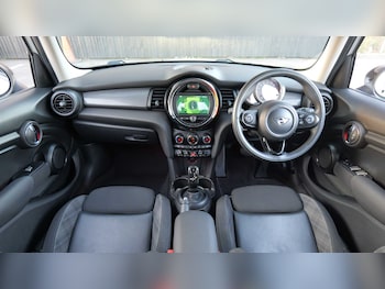 Used MINI Hatch 2018 for sale - 79397602: Photo
