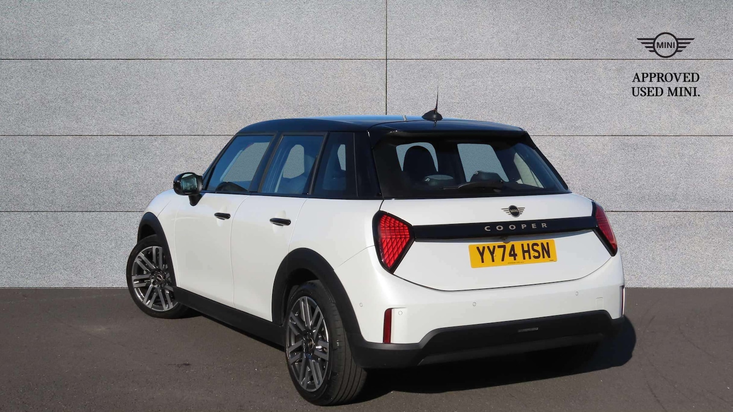 Used MINI Cooper 2024 for sale - 76373757: Photo 2