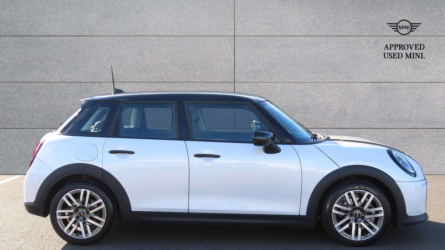 Used MINI Cooper 2024 for sale - 76373757: Photo 3