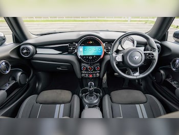 Used MINI Hatch 2023 for sale - 77134803: Photo