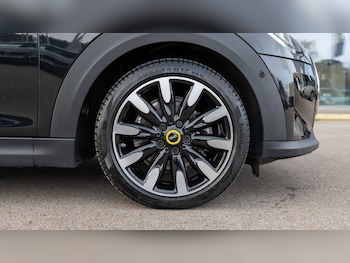 Used MINI Hatch 2023 for sale - 77601349: Photo