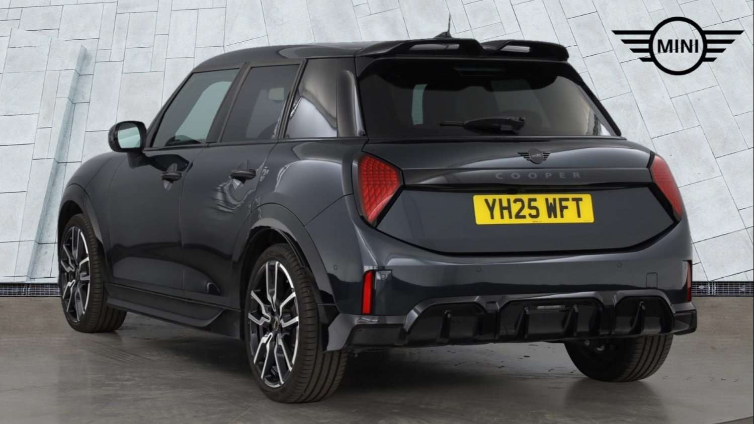 Used MINI Cooper 2025 for sale - 76329123: Photo 2