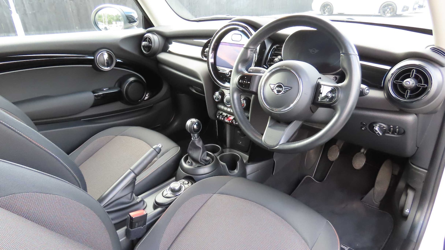 Used MINI Hatch 2022 for sale - 76373759: Photo 6