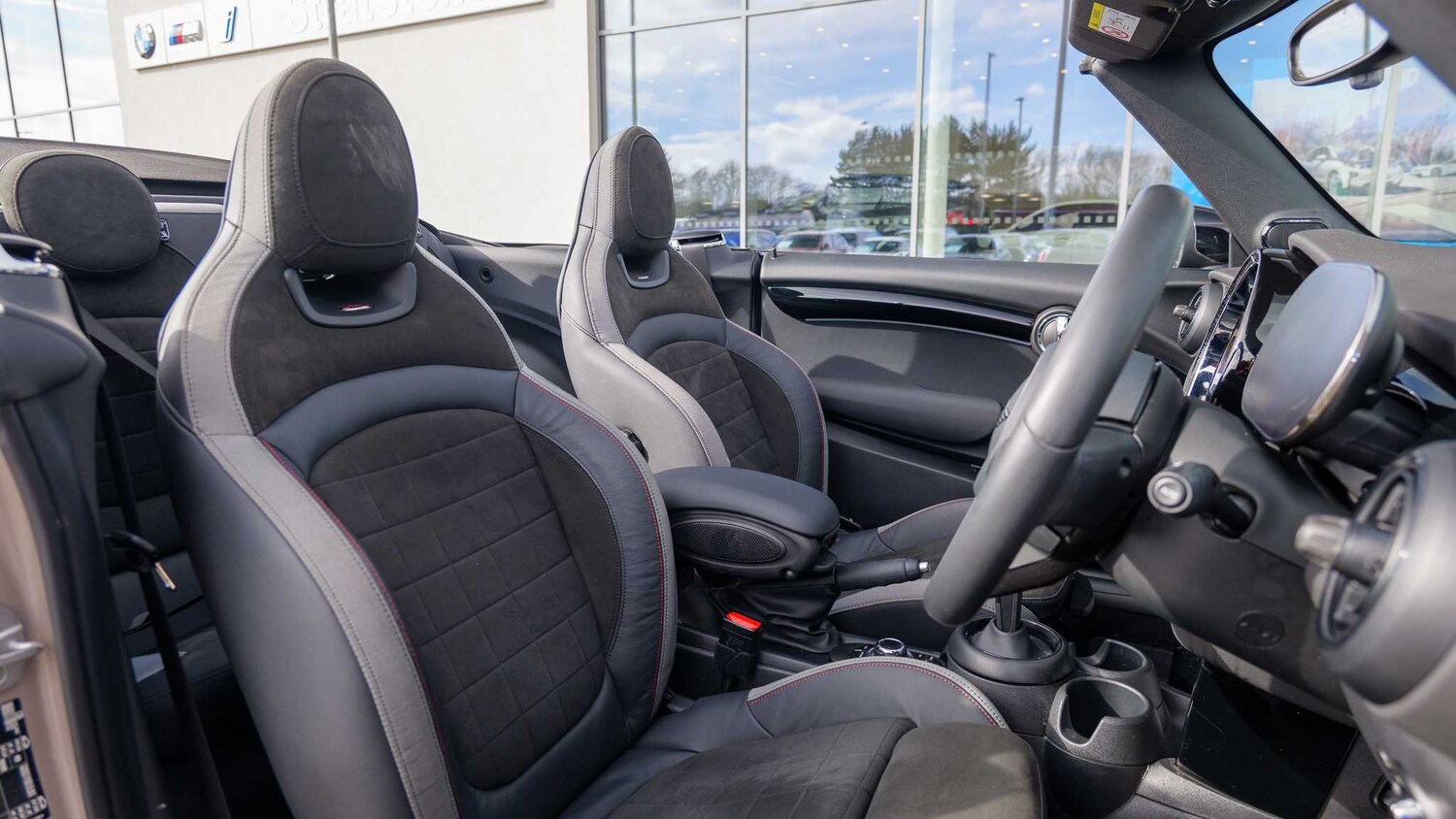 Used MINI Convertible 2023 for sale - 77740937: Photo 11