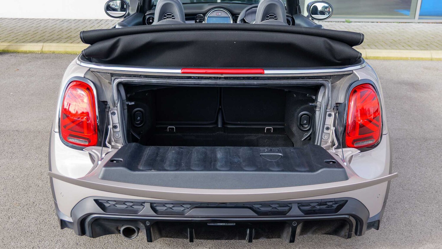 Used MINI Convertible 2023 for sale - 77740937: Photo 13