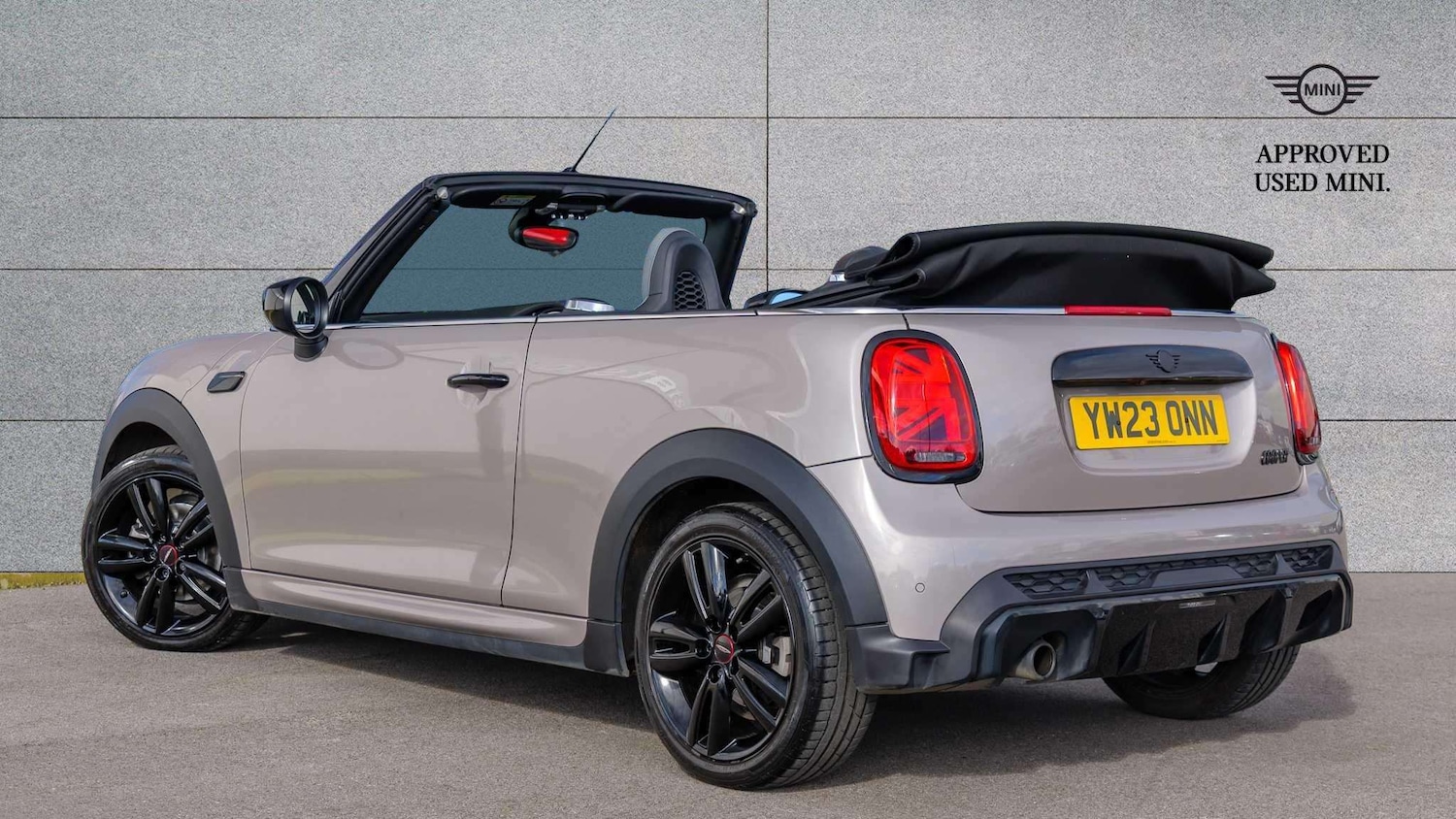 Used MINI Convertible 2023 for sale - 77740937: Photo 2