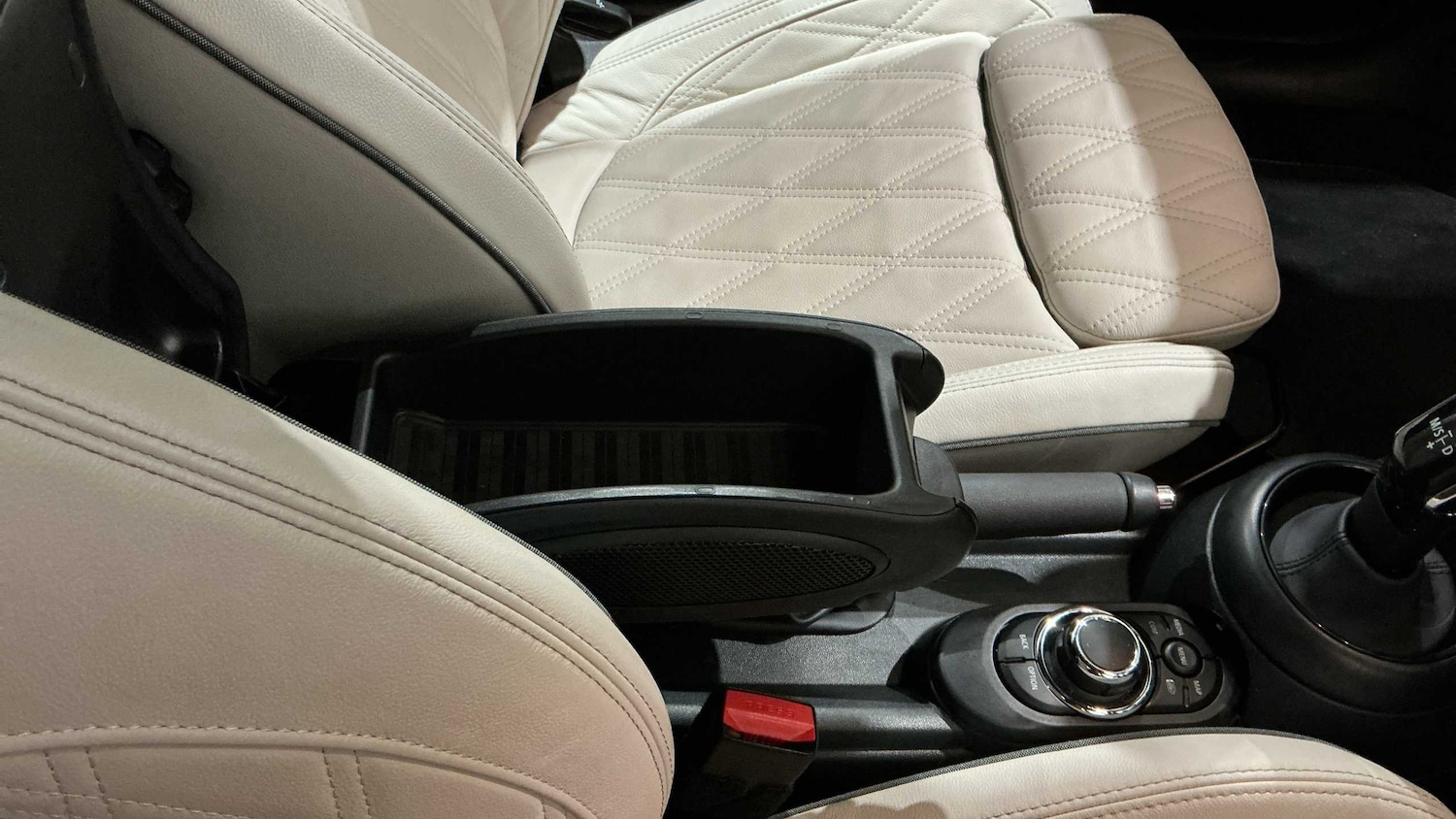 Used MINI Convertible 2024 for sale - 77083095: Photo 27