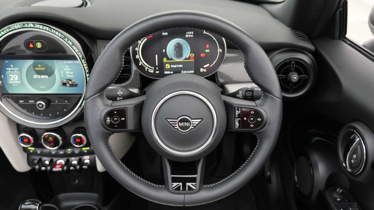 Used MINI Convertible 2024 for sale - 77083095: Photo 5