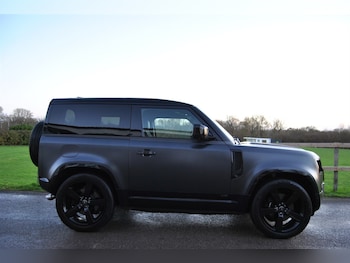 Used Land Rover Defender 2022 for sale - 77005593: Photo