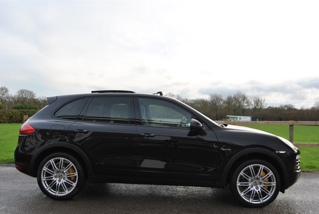 Used Porsche Cayenne 2010 for sale - 77025681: Photo 2