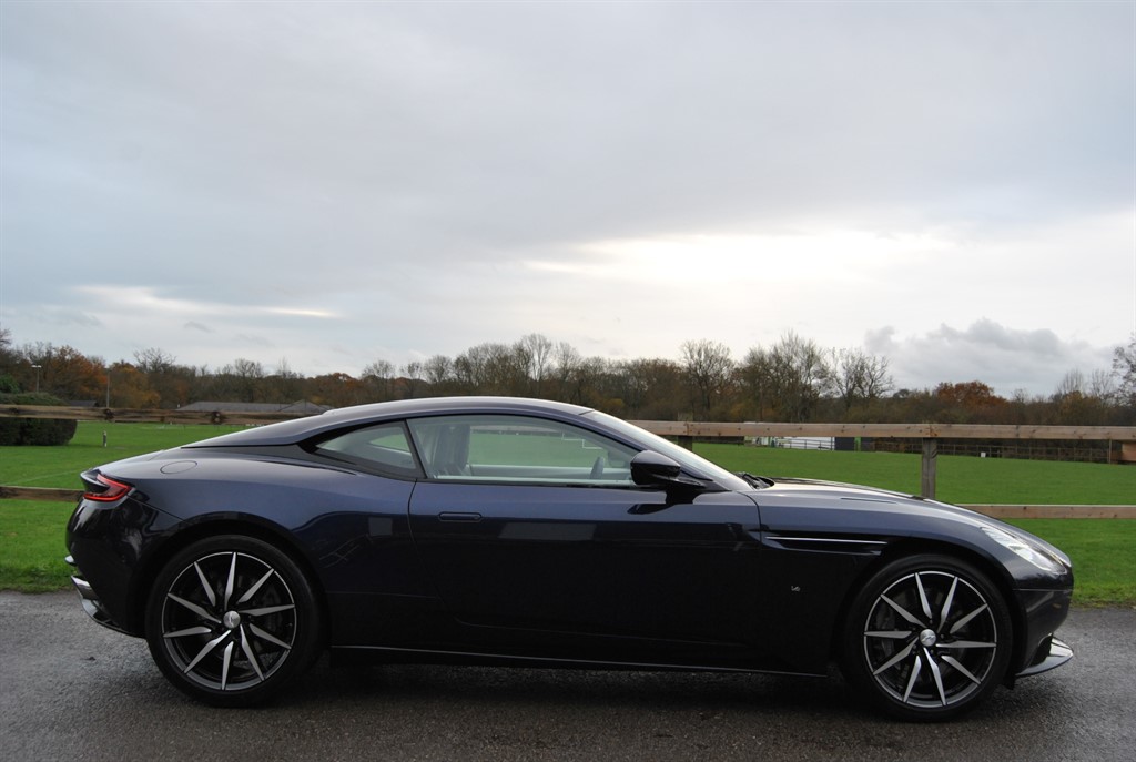 Used Aston Martin DB11 2017 for sale - 76835098: Photo 2