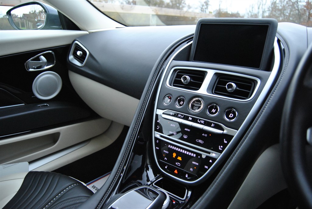 Used Aston Martin DB11 2017 for sale - 76835098: Photo 8