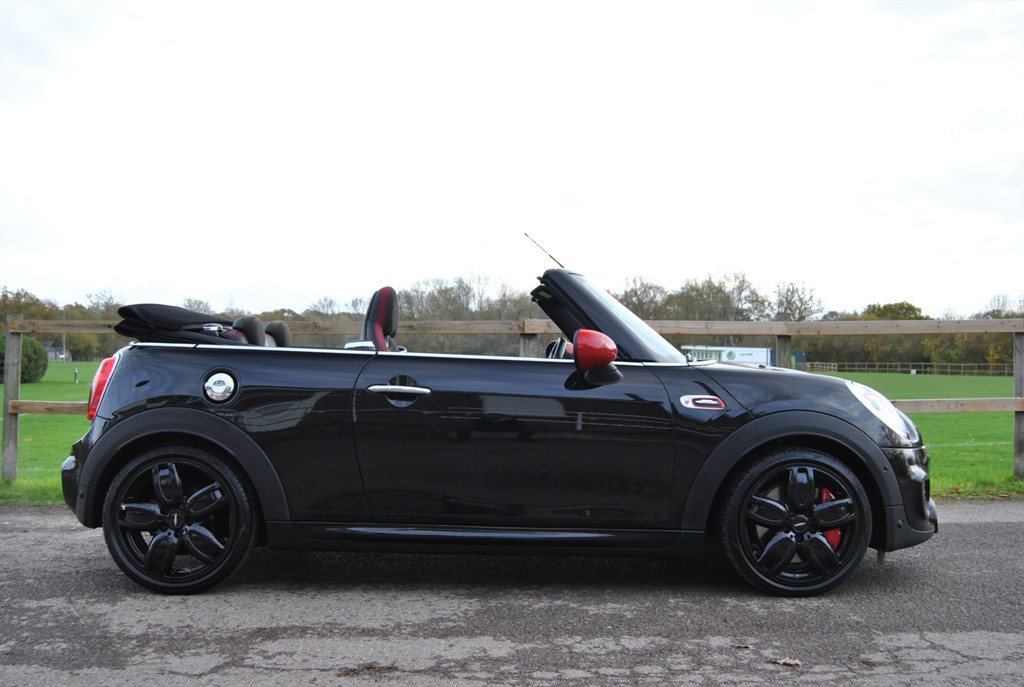 Used MINI Convertible 2016 for sale - 76568175: Photo 2