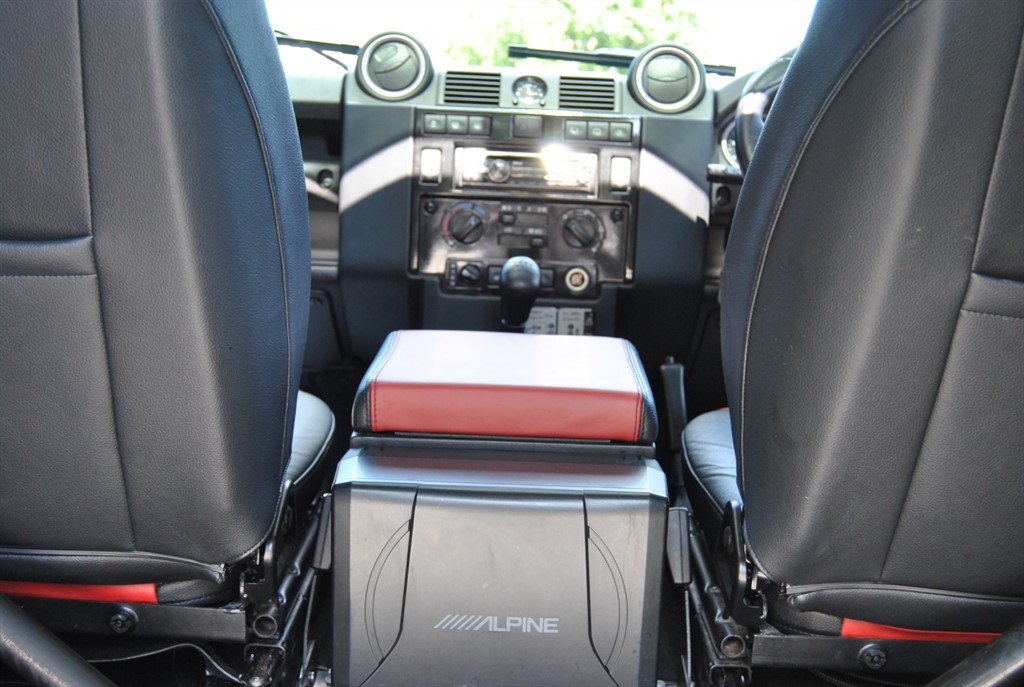 Used Land Rover Defender 90 2015 for sale - 77079305: Photo 25