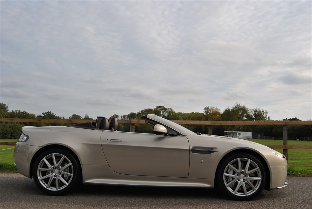Used Aston Martin Vantage 2012 for sale - 76140476: Photo 2