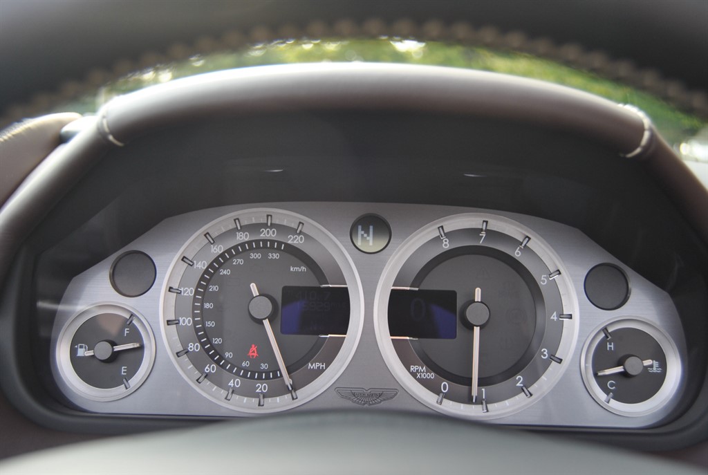 Used Aston Martin Vantage 2012 for sale - 76140476: Photo 21