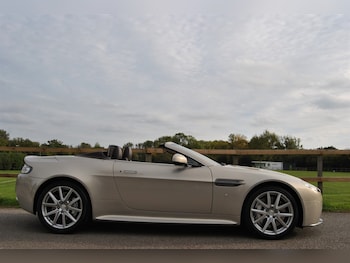 Used Aston Martin Vantage 2012 for sale - 76140476: Photo