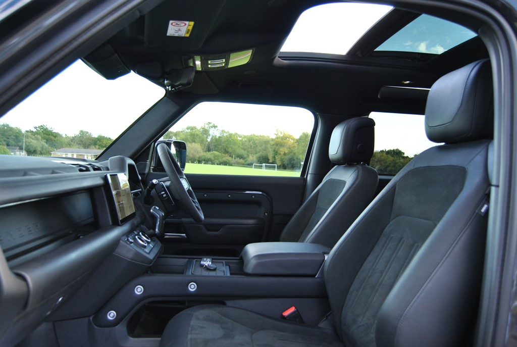 Used Land Rover Defender 2022 for sale - 76140490: Photo 10