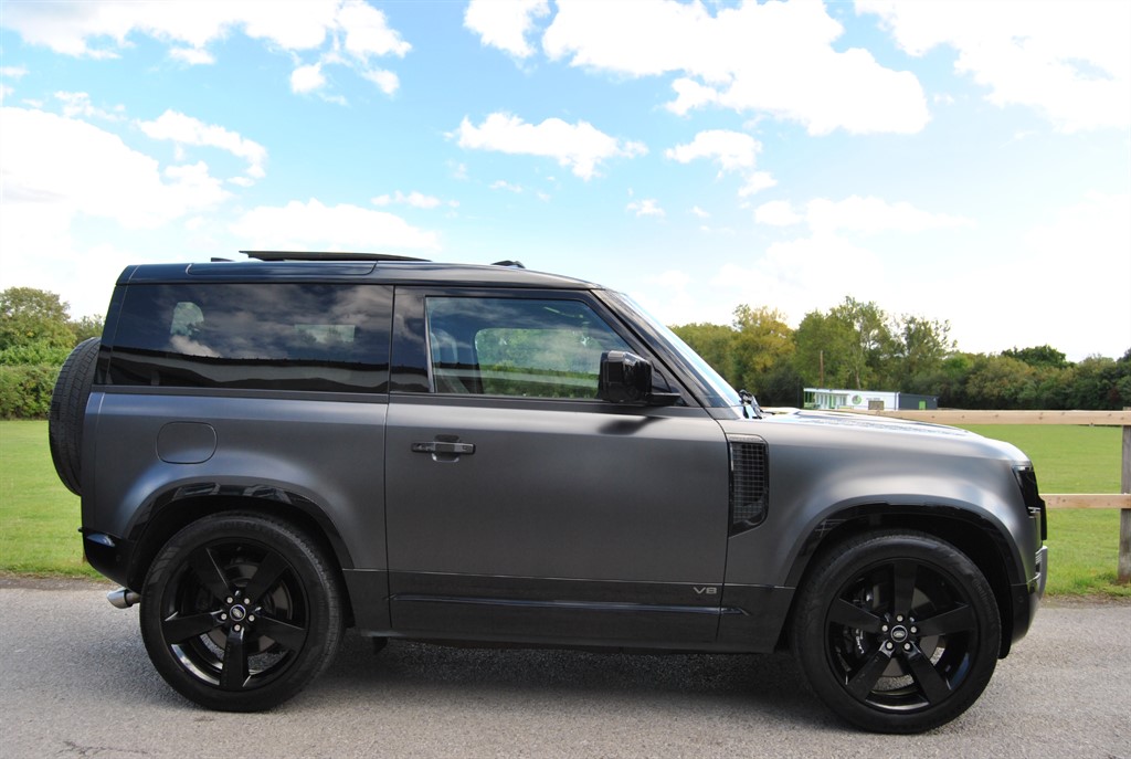 Used Land Rover Defender 2022 for sale - 76140490: Photo 2