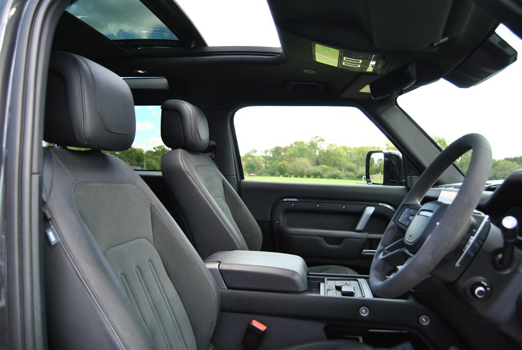 Used Land Rover Defender 2022 for sale - 76140490: Photo 5