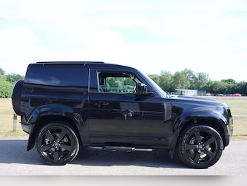 Used Land Rover Defender 2023 for sale - 79134000: Photo