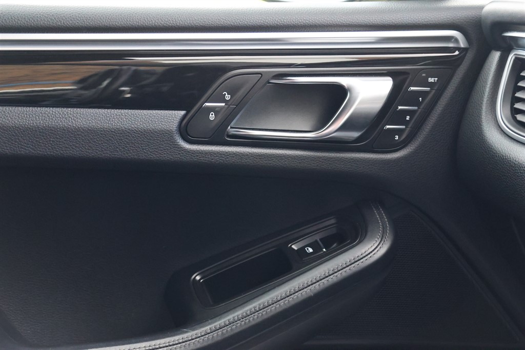 Used Porsche Macan 2018 for sale - 78067260: Photo 30